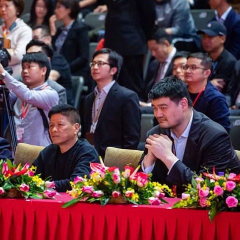 亚博体育下载开户传奇篮球馆开馆,姚明见证首场比赛